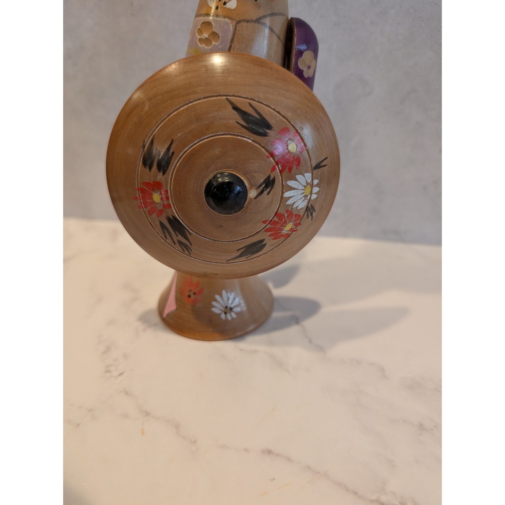 Japanese Vintage Kokeshi Doll Sadao Kishi - Leaning - Hand Painted Floral 8in - Picture 7 of 9